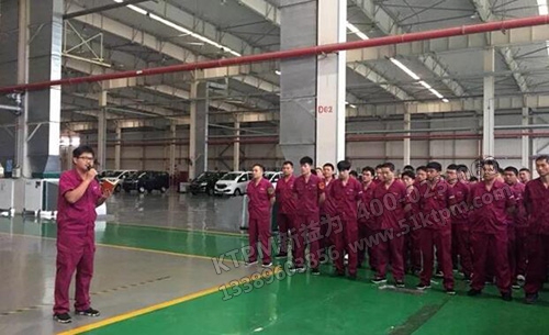 車間主任對TPM新標(biāo)準(zhǔn)進行宣貫
